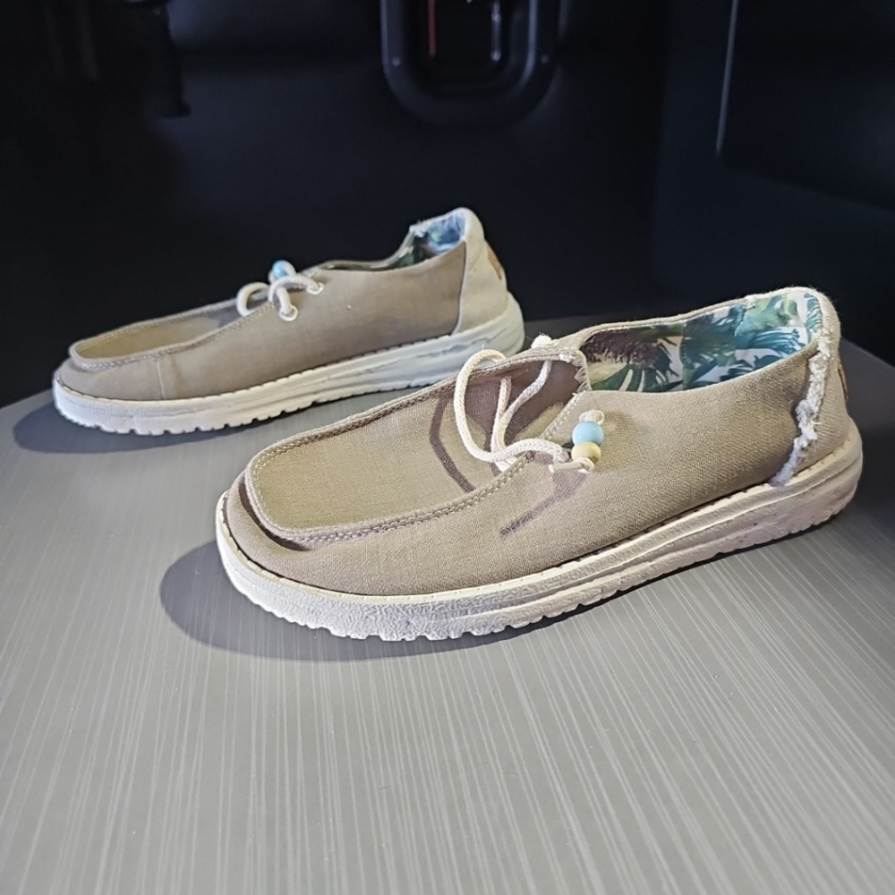 Hey Dude Wendy Natural Rosemary Casual Sneaker Taupe/Beige Women's 7 Low Top EUC